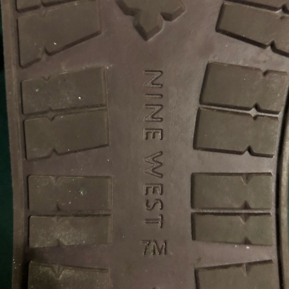 Nine West Velvet Tassel Loafers/Sneakers 7 - Picture 9 of 9